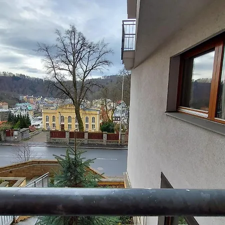 Orange * Karlovy Vary