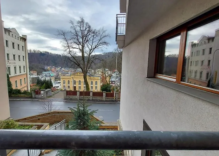 Orange * Karlovy Vary